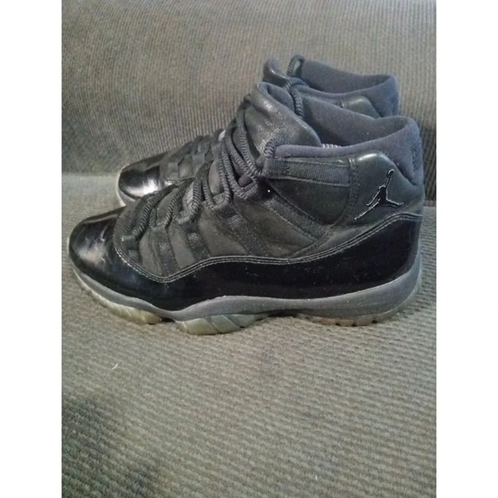 Nike Shoes Men's 8.5 Air Jordan 11 Retro 